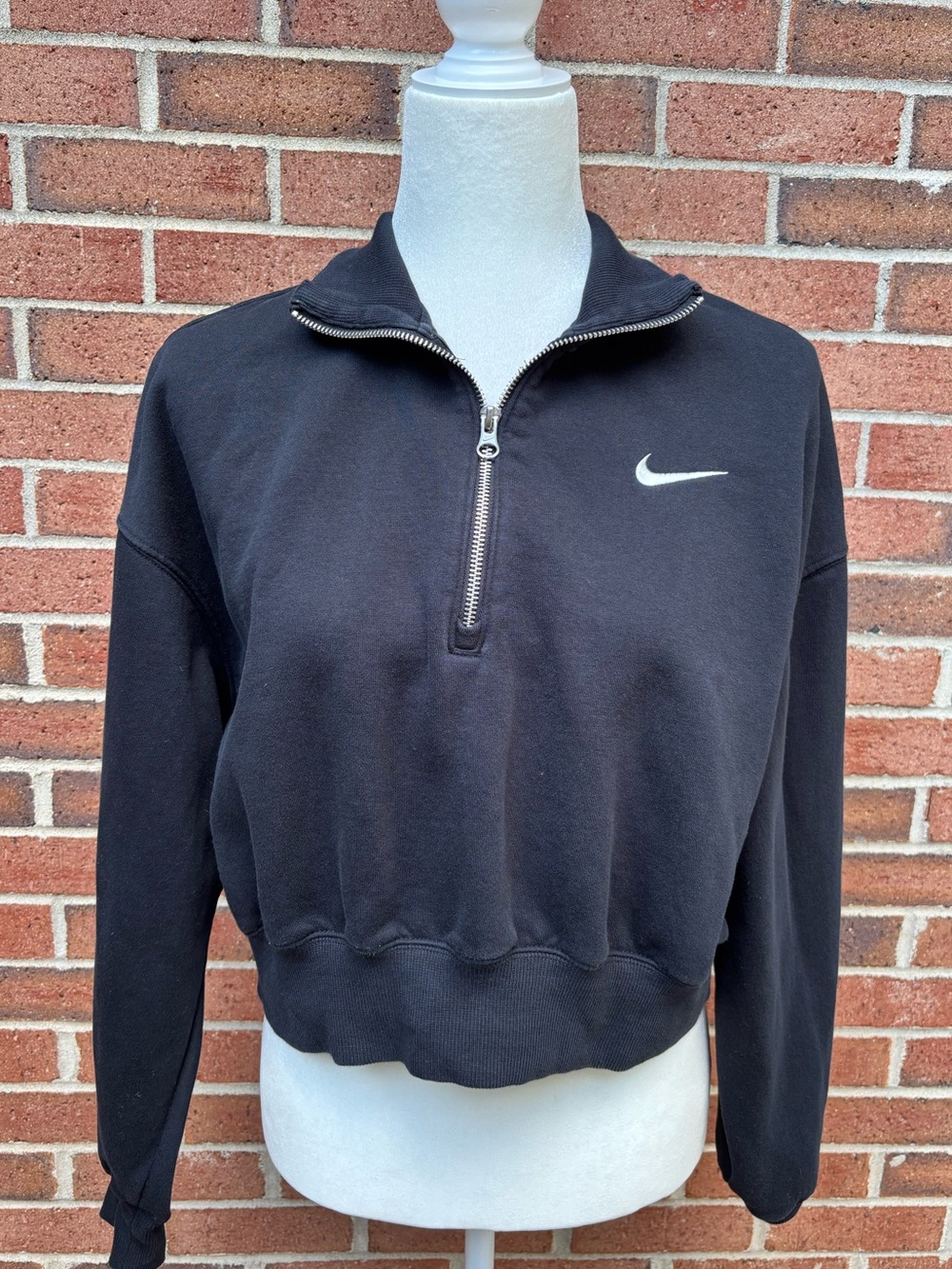 Nike Cropped Black Quarter Zip Pullover Sweatshirt Size Medium - Athleisure - Picture 4 of 9